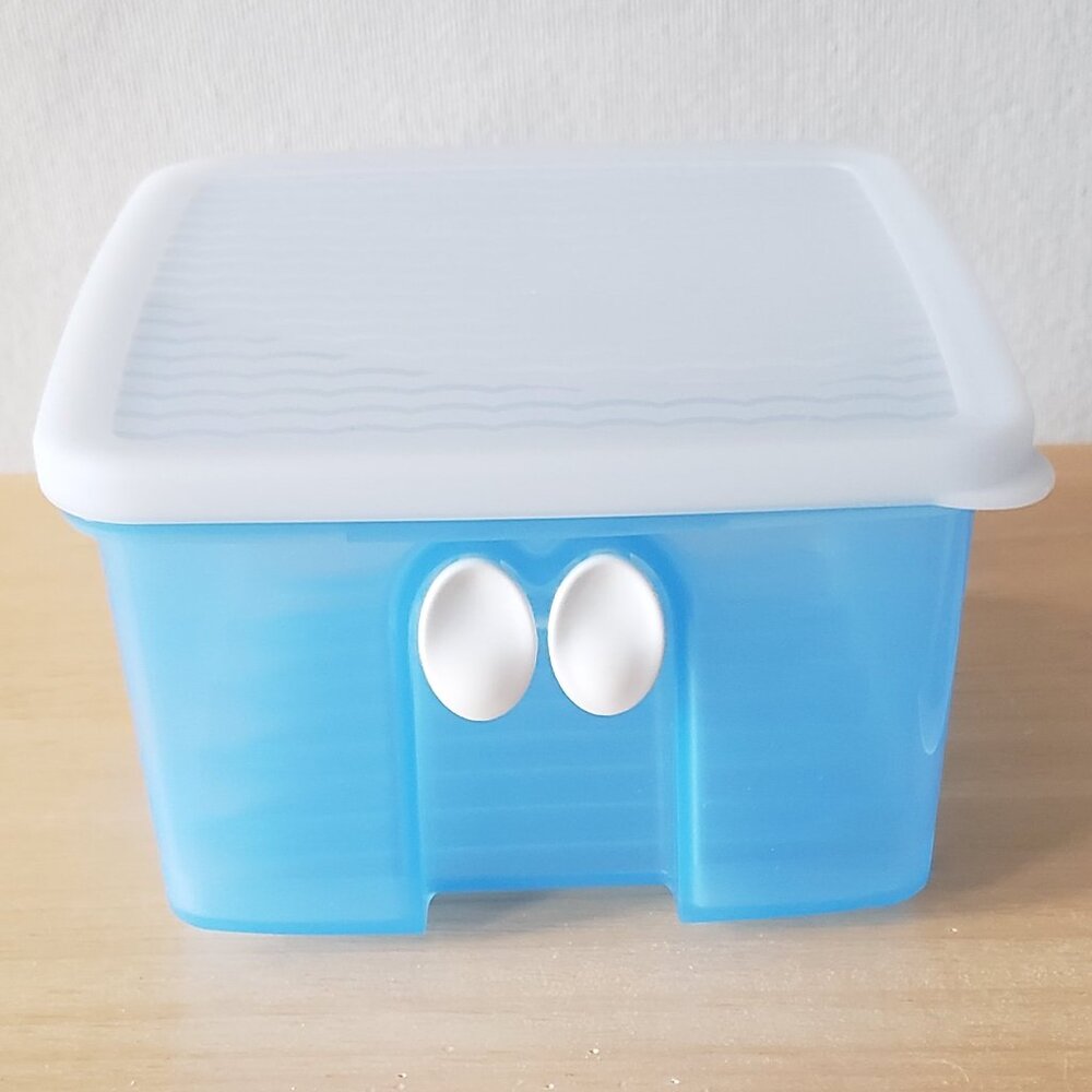 NWT Tupperware Fridgesmart small container